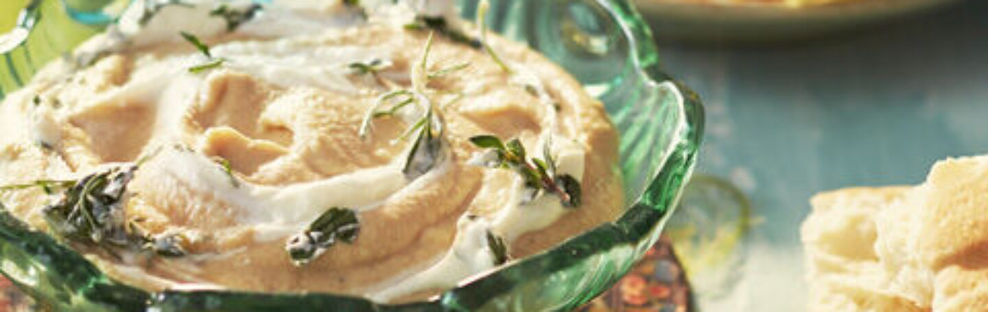 Hummus met kruidenyoghurt