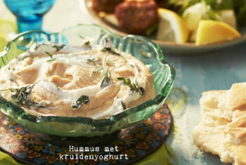 Hummus met kruidenyoghurt