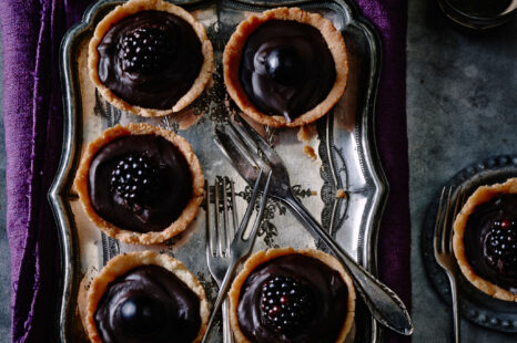 Recept: amandelbakjes met rozemarijn en chocolade