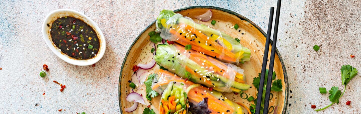 Recept: knapperige springrolls met pittige dip