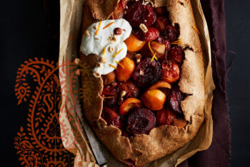 Recept: kokosgalette met mispels en pruimen