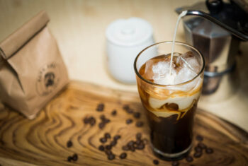Zo kun je zelf een verfrissende ijskoffie maken