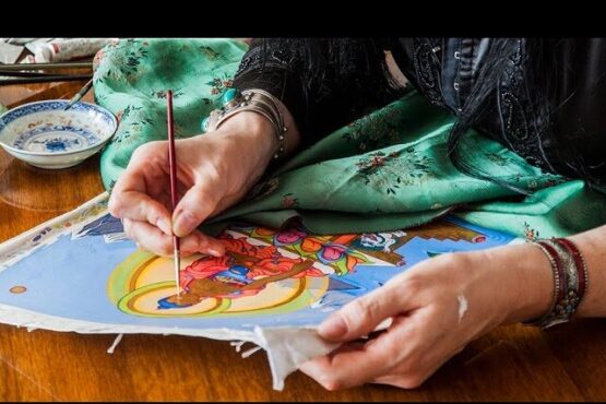 Hoe teken je Boeddha? Carmen Mensink schildert een Tibetaanse thangka