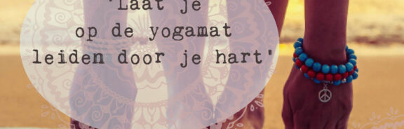 Van hoofd naar hart op de yogamat