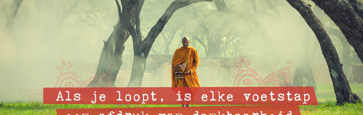 Leer van een monnik en loop met aandacht