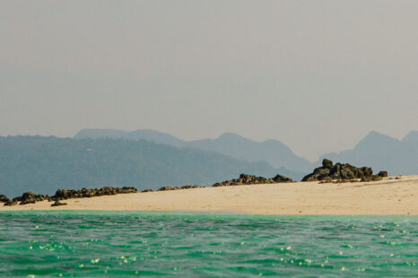 Waarom je op een tropisch strand kunt liggen, maar tóch ongelukkig kunt zijn