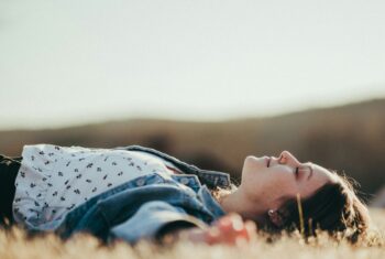 Heb je het gevoel dat je uit balans bent? Deze meditatie helpt