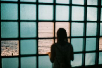 Ben je altijd druk? Deze 3 tips uit de filosofie zorgen voor rust