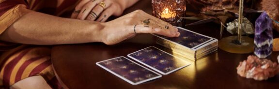 Benieuwd hoe een legging van tarotkaarten werkt? Tarotcoach Deborah Ribbink legt uit