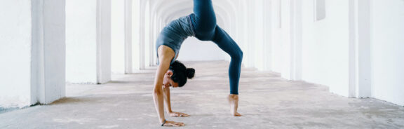 Yoga alleen voor zwevers en softies? Dit is waarom het helpt met het cultiveren van je innerlijke Lara Croft