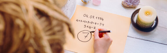 Dit is hoe je numerologie kunt gebruiken om in jouw toekomst te kijken