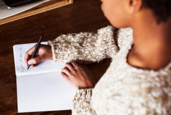 Drie creatieve manieren om een brief aan jezelf te schrijven