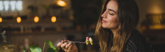 In je eentje uit eten of naar de film: waarom dat je leven verrijkt