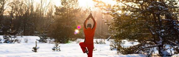 Deze 5 yogahoudingen helpen je uit een winterdip