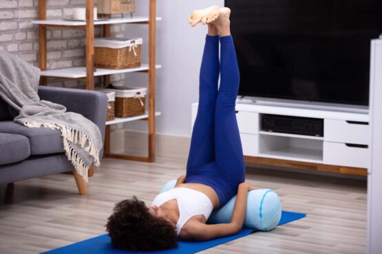Makkelijke yogahouding, groots effect: omhoog met die benen