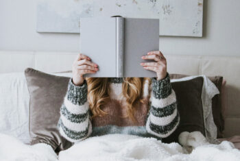 Even ontspannen: 8 fijne boeken om te lezen in december