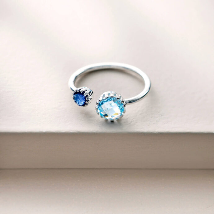 Blauwe topaas en ioliet ring Circle