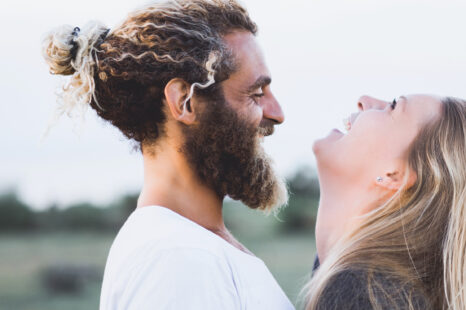 Waarom liefde ons niet alleen overkomt, maar ook een keuze is