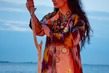 Zo begin je een mooi gesprek met de magie van de talking stick