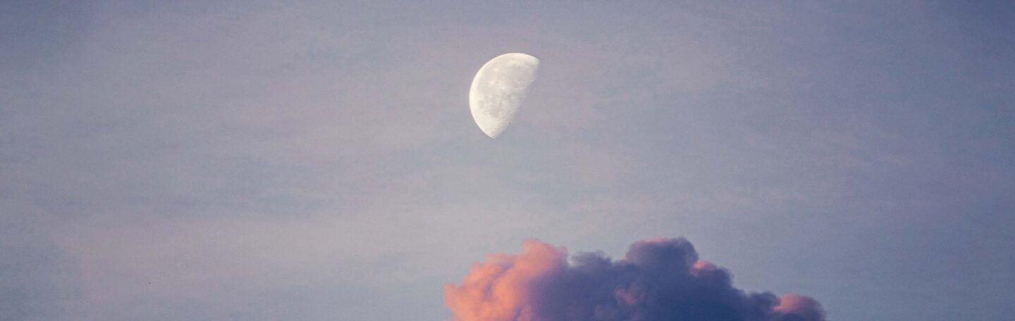 Menopauze en de maan: dit wil de afnemende maanfase je leren