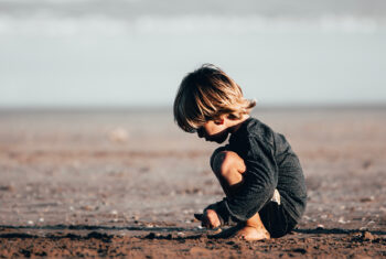 Heb jij een Aardekind? Vier inspirerende natuurrituelen om samen te doen
