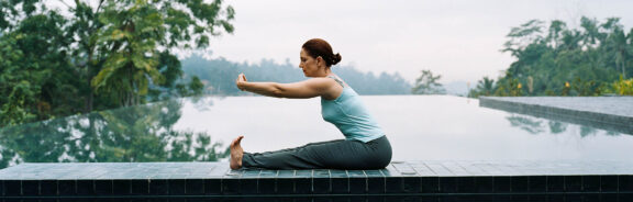 Dit is het betoverende verhaal achter de yogahouding Dandasana