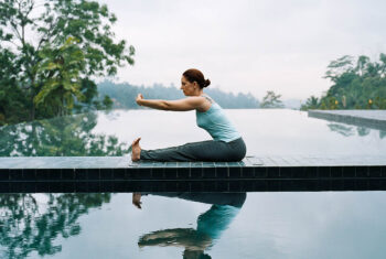 Dit is het betoverende verhaal achter de yogahouding Dandasana