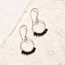 Onyx oorbellen Compassion