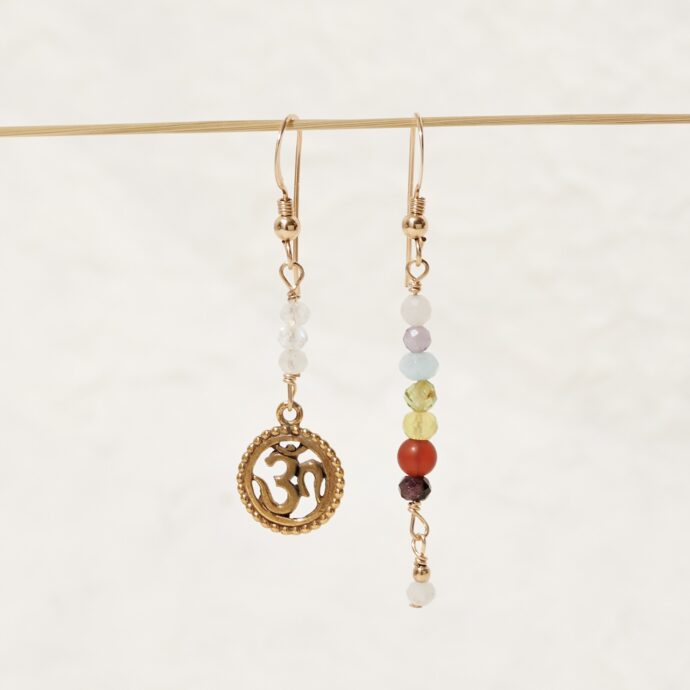 Chakra en Aum oorbellen goud