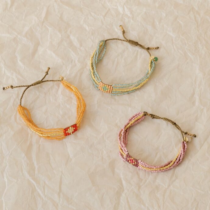 Field armbanden samen