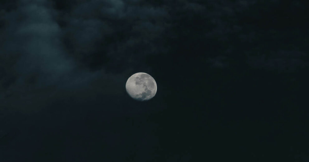 De volle maan van 12 mei 2025 nodigt uit om te voelen wat je hebt weggestopt
