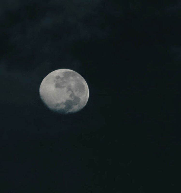 De volle maan van 12 mei 2025 nodigt uit om te voelen wat je hebt weggestopt