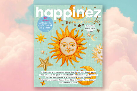 Het Happinez Zomerboek 2025 ligt nu in de winkel