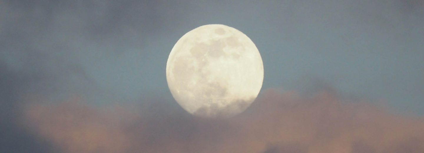 De volle maan van zondag vraagt je jezelf op één te zetten