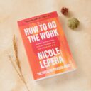Boek: ‘How to do the work’ cadeau bij een halfjaarabonnement